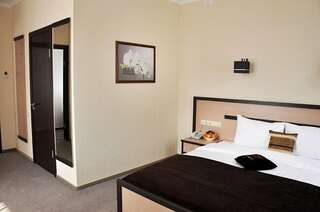 Гостиница Оазис Зип Краснодар Двухместный номер с 1 кроватью и собственной ванной комнатой-5