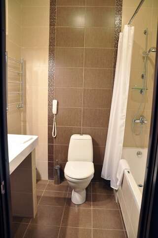 Гостиница Оазис Зип Краснодар Двухместный номер с 1 кроватью и собственной ванной комнатой-4